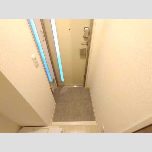 エクセリア中央302号室 302号室　玄関