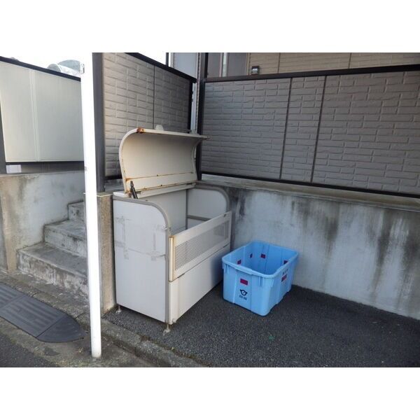 メービウス湘南台103号室 ゴミ置き場