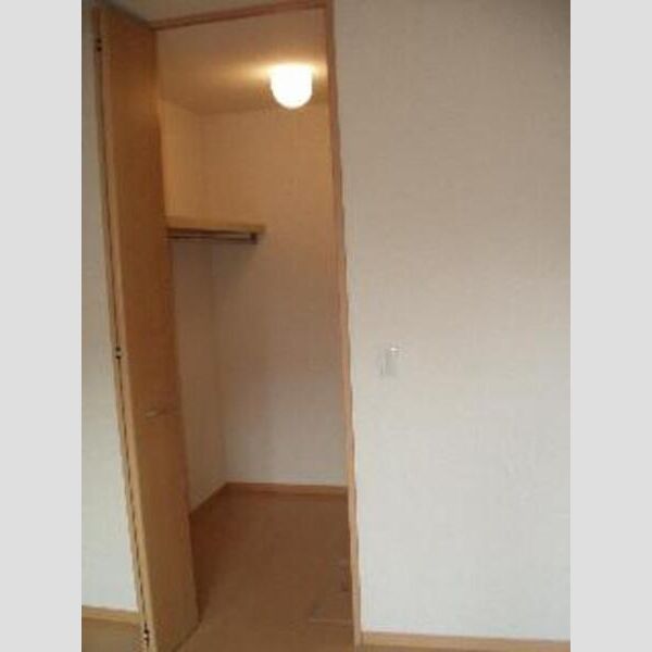 エミネンス102号室 ウォークインクローゼット