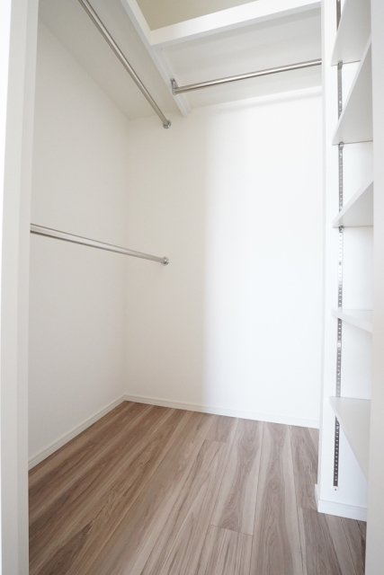 ＨＡＲＵＭＩ　ＦＬＡＧ　ＰＡＲＫ　ＶＩＬＬＡＧＥ　Ｂ棟16階 洋室3（ウォークインクローゼット）