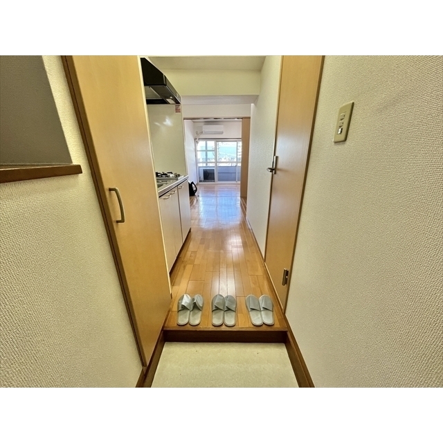 シャトレ明大前 玄関