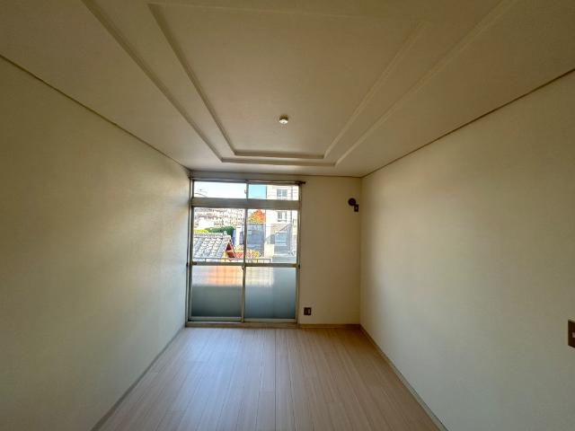 エステート山崎 洋室