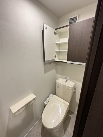 ベイルーム厚木幸町 温水洗浄便座付き＆便利な収納付きです♪