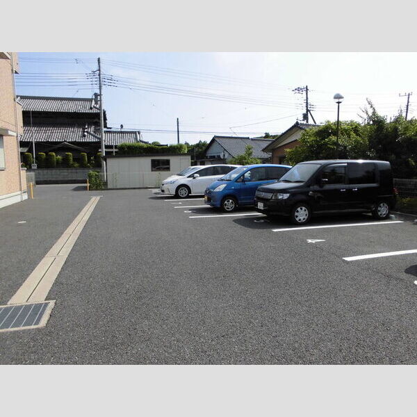 ハイツバンビス 駐車場