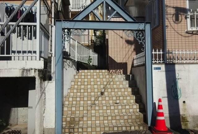 ラ・ポーム西生田2階 エントランス