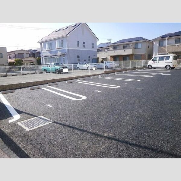 フェリーチェ207号室 駐車場