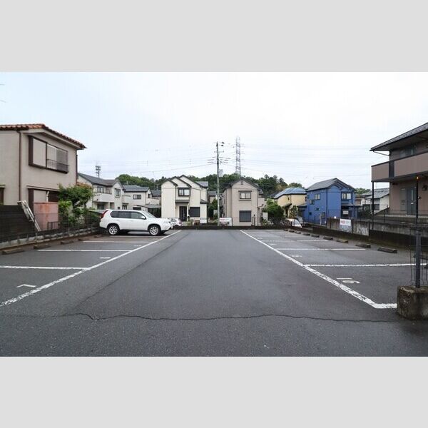 クレールコート 駐車場