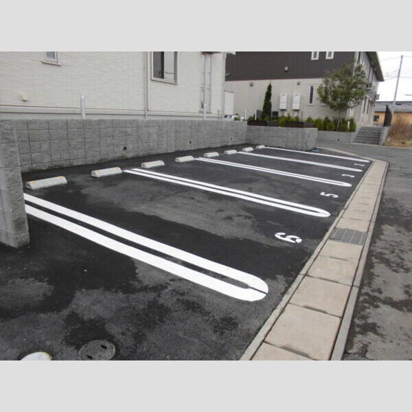 メゾンフェリーチェおおたかの森 駐車場