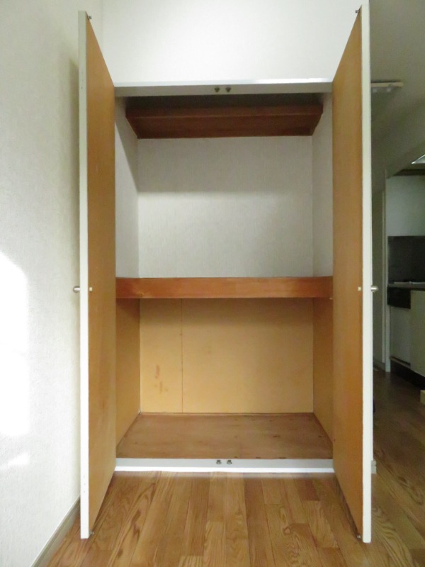 ドルフ福栄1階 収納
