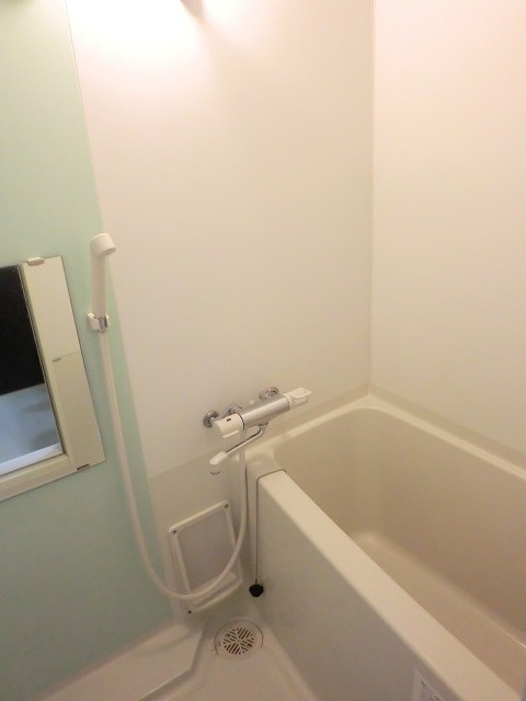 レオネクストセルクル105号室 カラーパネルで、さわやかな印象になりました。