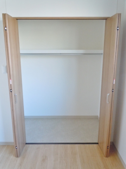 テラス弘明寺 洋室　収納　※別号室の参考写真です(現況優先・仕様違いの場合あり)