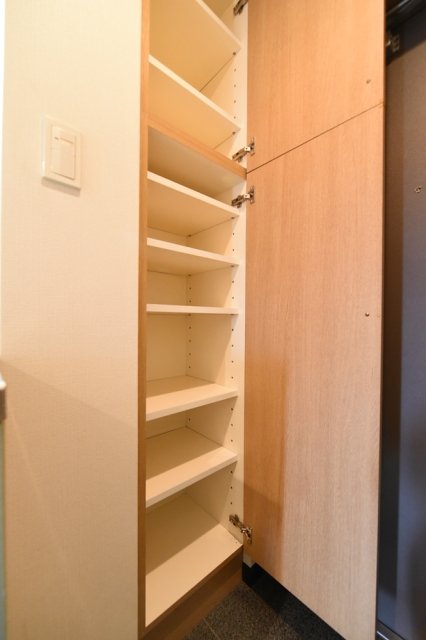 ルーブル学芸大学弐番館 靴入