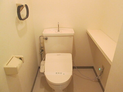 ライオンズマンション大泉学園第３ 温水洗浄便座付のトイレ※前回募集時撮影2023年3月