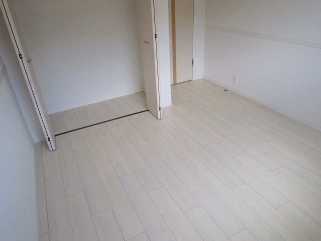 バード・ヴェール　(Ｂｉｒｄ・Ｖｅｒｔ)202号室 北側洋室