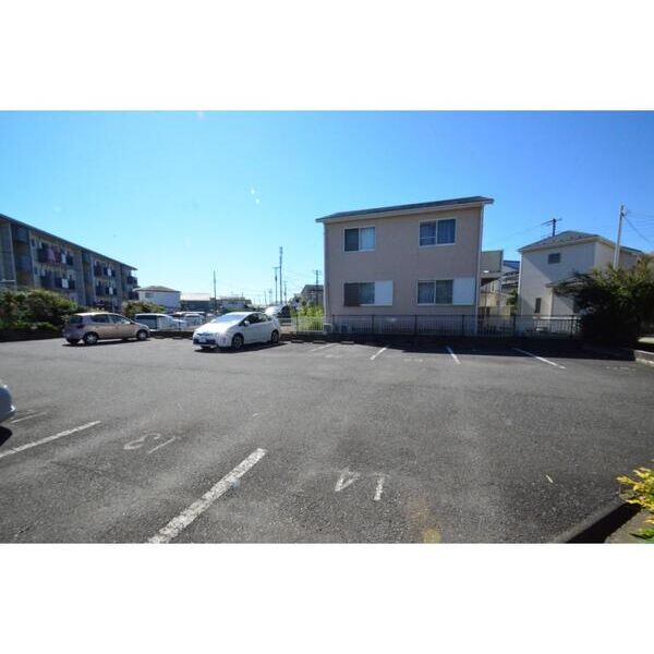 コートビレッジ辻堂203号室 駐車場
