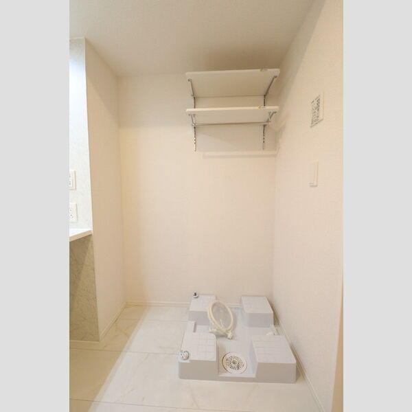 アベニール大倉山202号室 洗濯機置き場