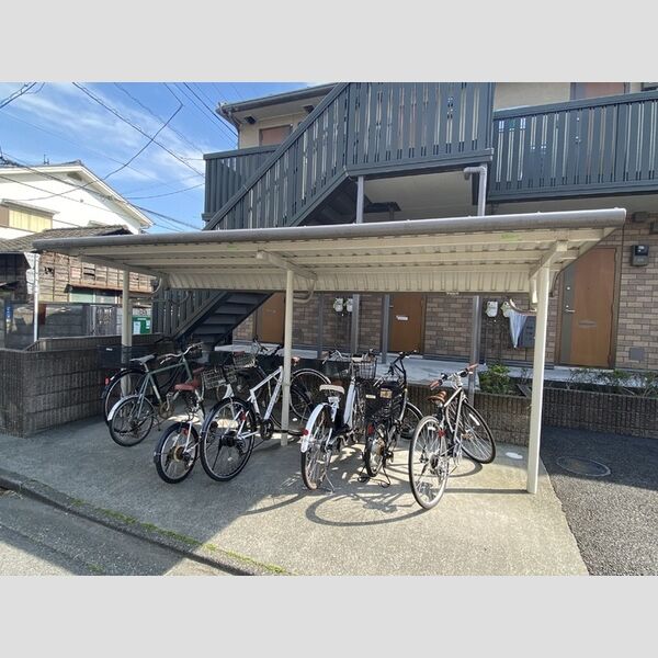 モンテローザ 駐輪場