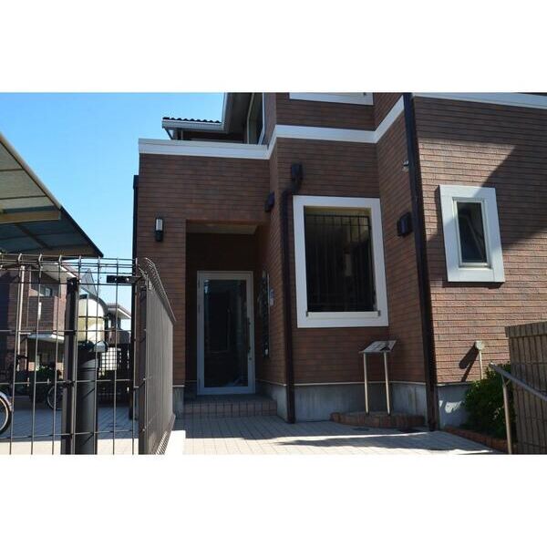 コリヌ・ド・鷺沼101号室 エントランス