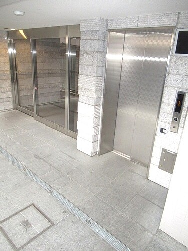 ライオンズ府中駅前2階 エレベータ※前回募集時2019年10月撮影
