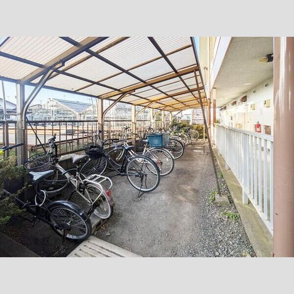 ジュネス昭島 駐輪場