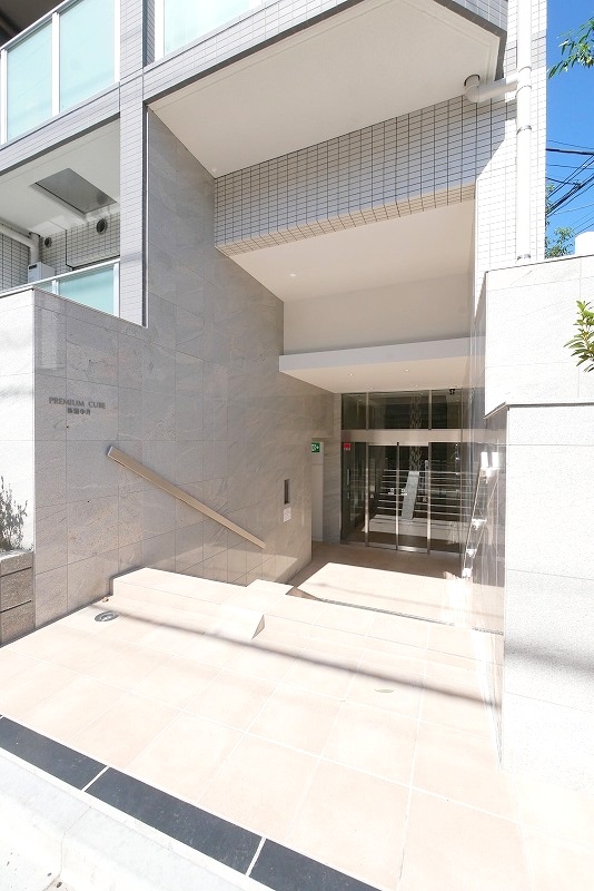 PREMIUM CUBE 新宿中井1階 外観