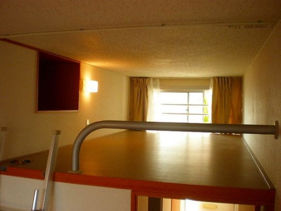 レオパレスヴィクトリーヴィラ 玄関