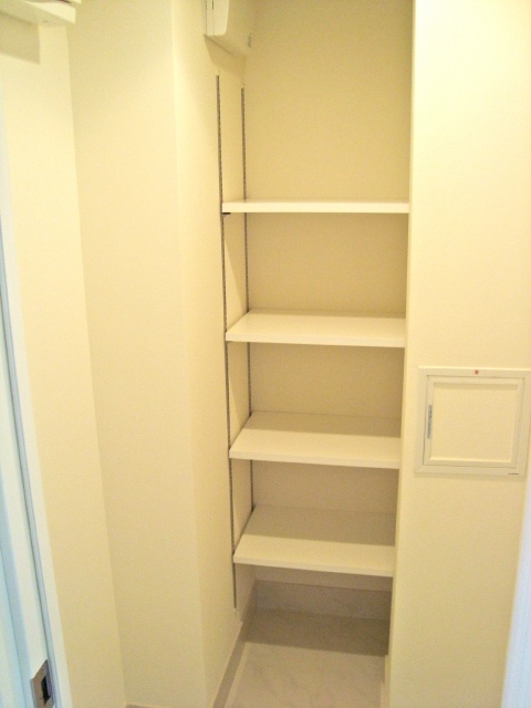 イニシアイオ芝公園202号室 収納
