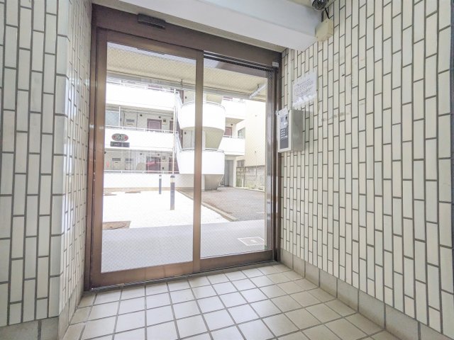 ウインベルソロ朝霞ナンバーワン401号室 エントランス