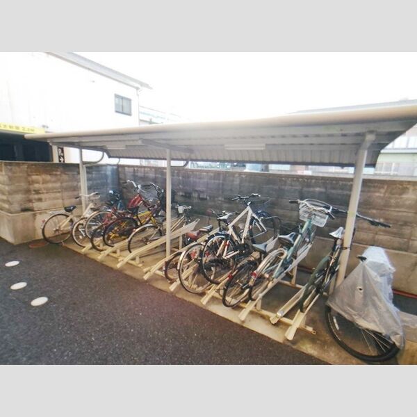 ズオン・ゼロ306号室 駐輪場