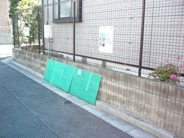 グレース吉岡0101号室 ゴミ置場