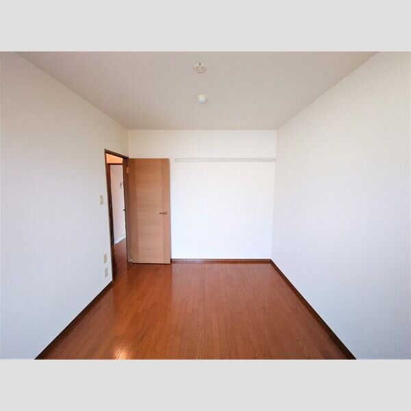 アムール202号室 北側洋室6帖(別角度)