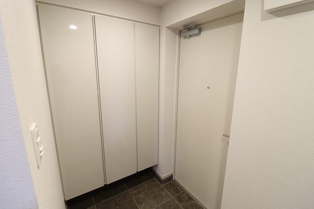リテラス三軒茶屋サウス4階 玄関