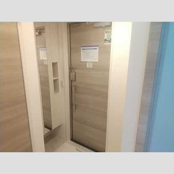 セレスティア上野町A 玄関