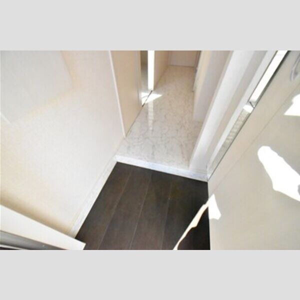 エスト コリーヌ 玄関