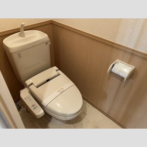 リビングタウンほたる野　E101号室 温水洗浄暖房便座