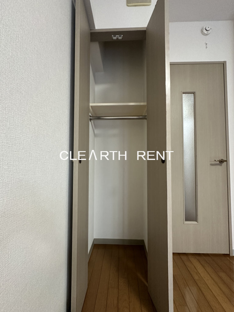 菱和パレス三軒茶屋1階 ハンガーパイプ付きクローゼット