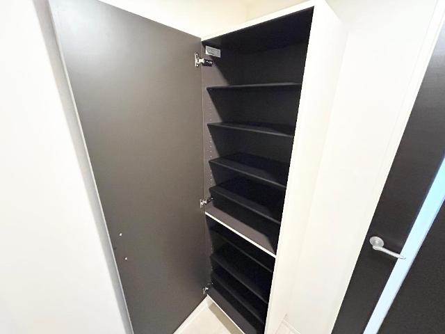 グラン　ジャルダン202号室 下駄箱