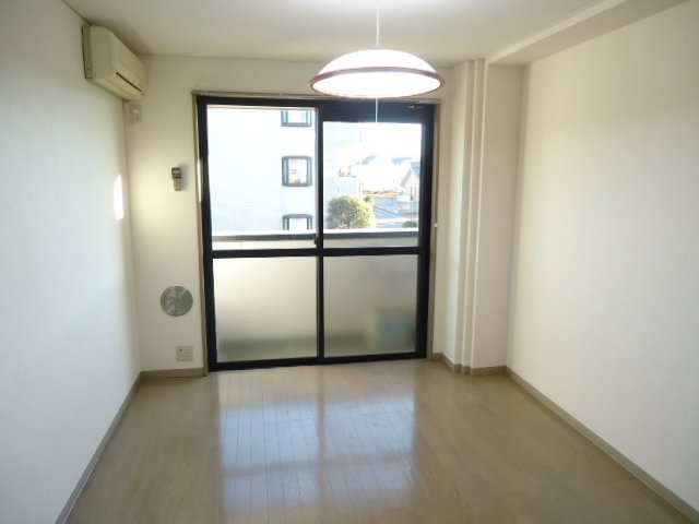 リリーベル 洋室