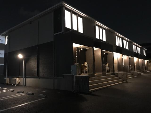 イルミナーレ106号室 外観写真（夜）