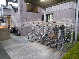 コンフォール・シティ102号室 自転車置場（イメージ）