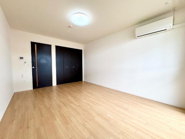 リバレイン202号室 洋室