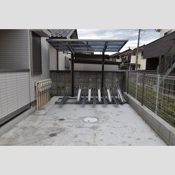 Dフラット台町102号室 駐輪場