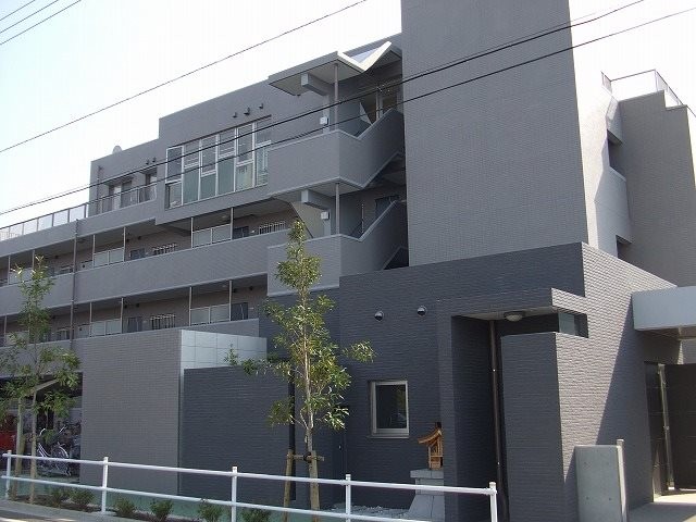 GOLDEN　LEO1階 外観
