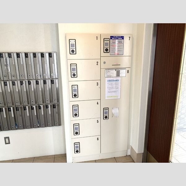 クリエール吉川105号室 宅配ボックス
