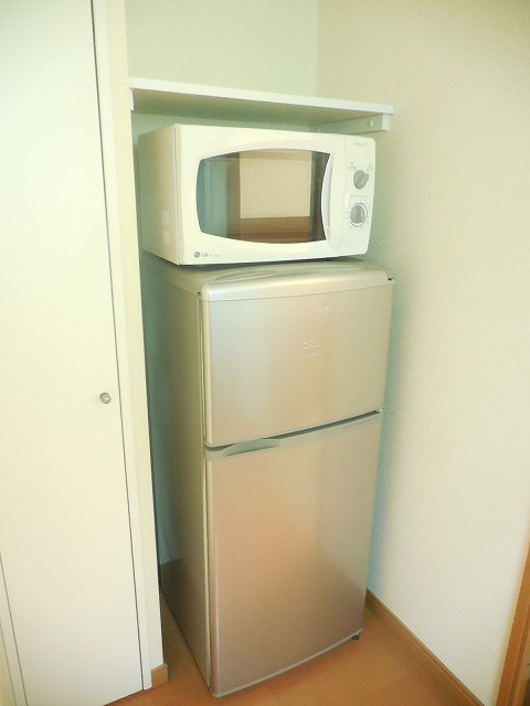 レオパレスプルミエ204号室 冷蔵庫・電子レンジ付き