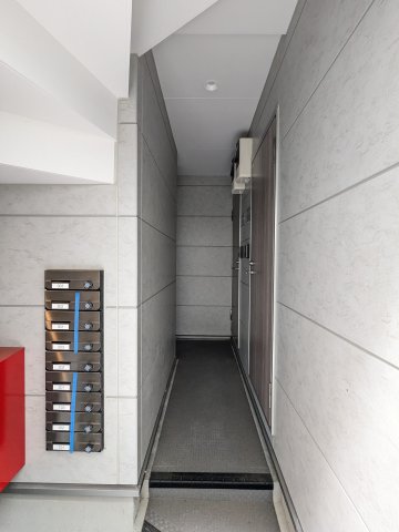 エスビーメゾン南鳩ヶ谷0203号室 エントランス