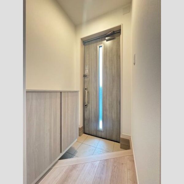 メゾンボヌール 人感センサー付きの玄関♪シューズBOX有り