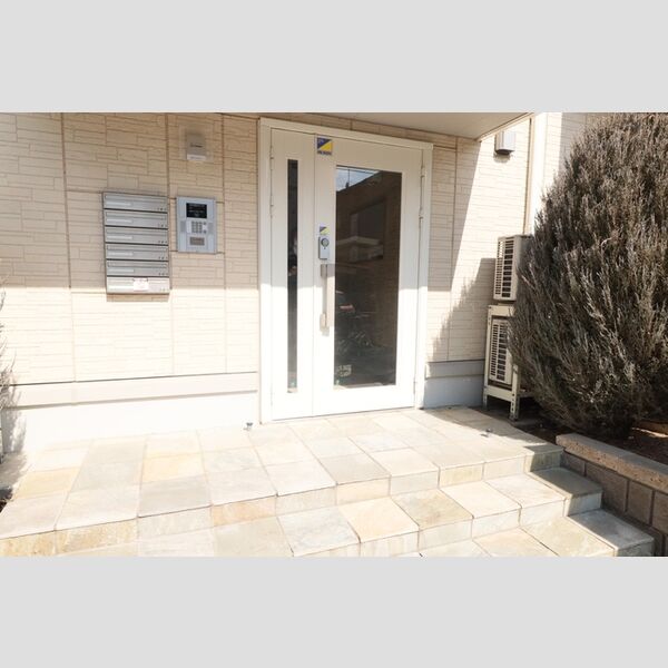 グリーンシャトー303号室 エントランス