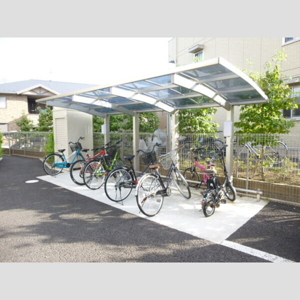 グランシャリオ203号室 屋根付き駐輪場