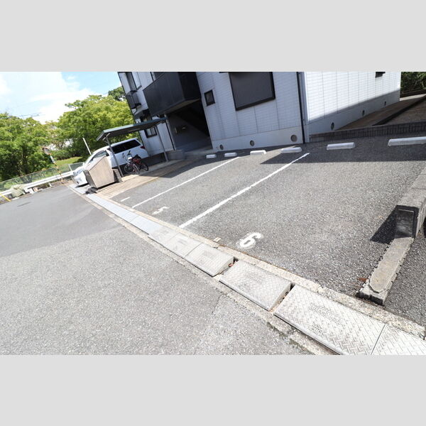 サバーブトリプルⅡ　Ⅱ 駐車場